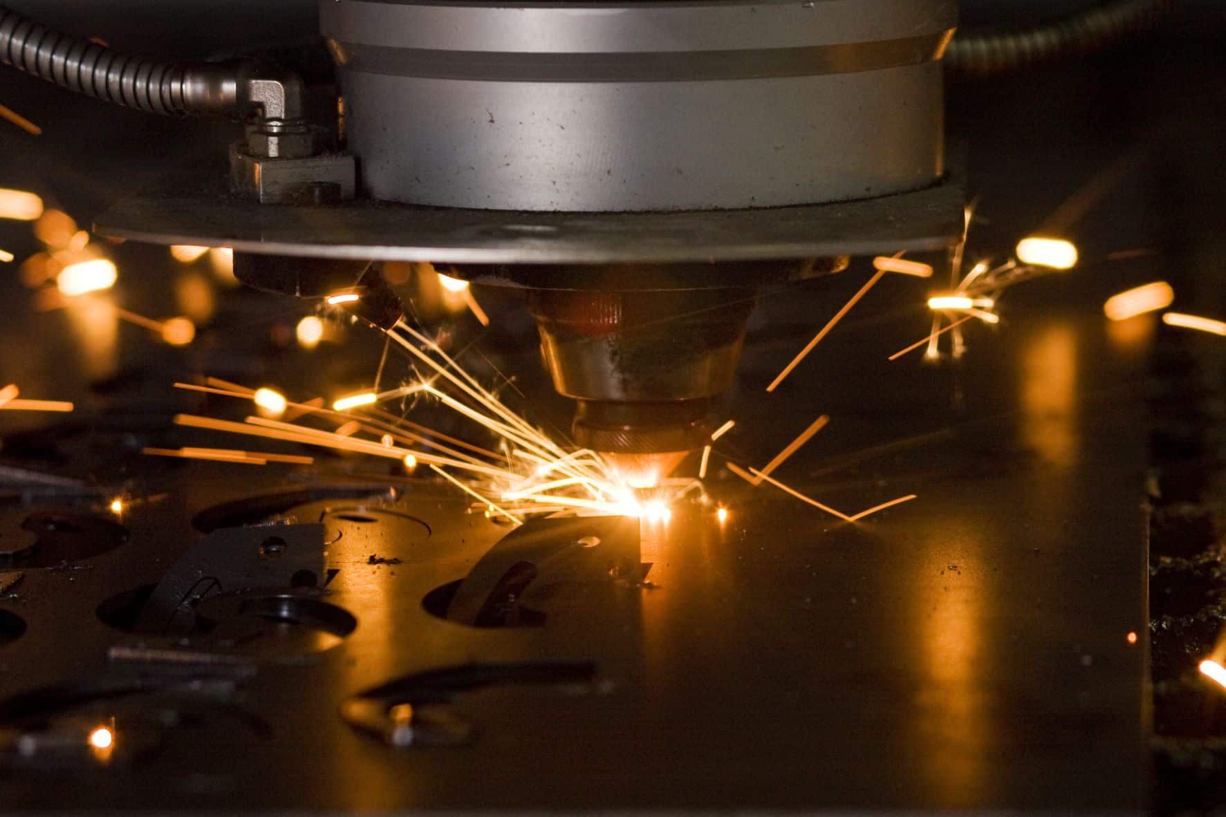 shutterstock_23226910 Industrial machinery cutting through metal